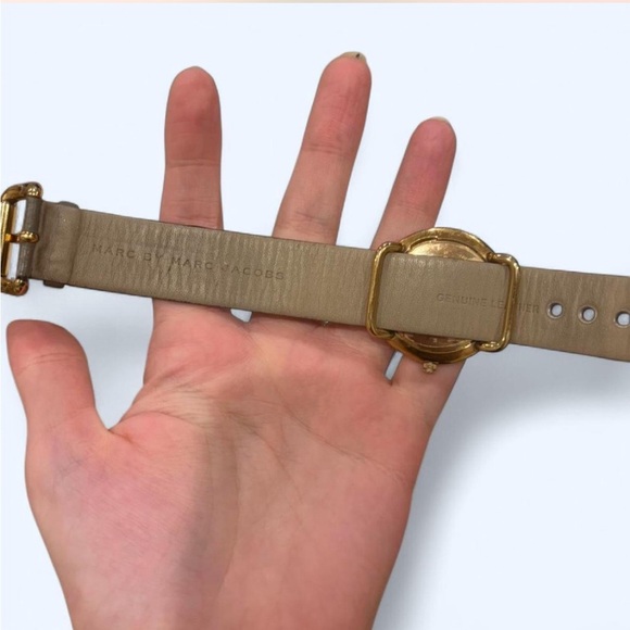 VTG Authentic Y2K Marc by Marc Jacobs Gold and Khaki Watch - Picture 4 of 8